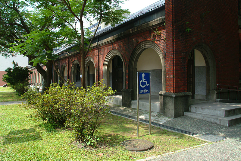 1927年，臺灣總督府臺北第二師範學校禮堂落成，經過一番內部整修，並於2008年列為市定古蹟，至今還是本校很重要的活動場地